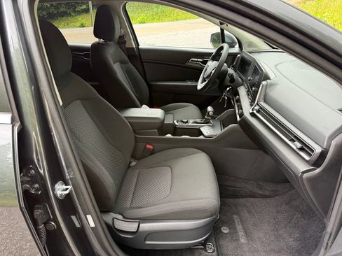 Used 2024 Kia Sportage LX FWD image 16
