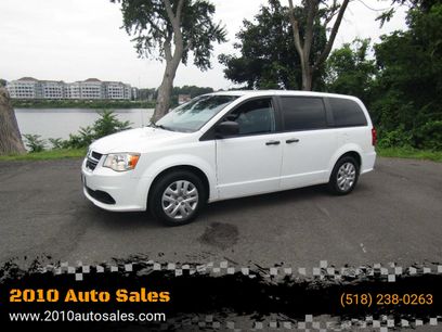 Used 2019 Dodge Grand Caravan SE w/ UConnect Hands-Free Group