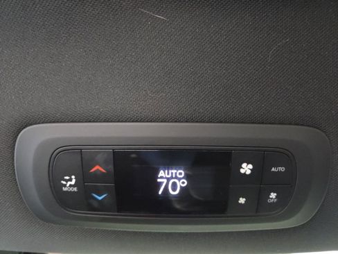 Used 2025 Chrysler Pacifica Select FWD image 31