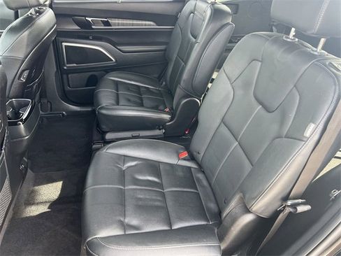 Used 2025 Kia Telluride EX w/ EX Captain's Chair Package image 32