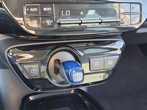Used 2019 Toyota Prius L Eco image 17
