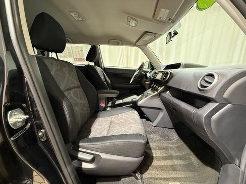 Used 2015 Scion xB FWD image 20