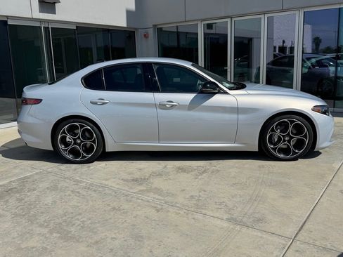 Used 2025 Alfa Romeo Giulia image 9