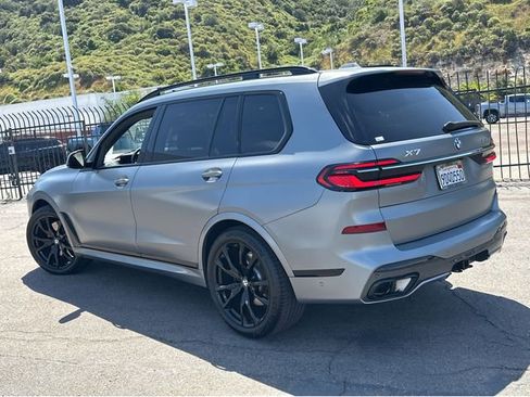 Used 2023 BMW X7 xDrive40i w/ Executive Package AWD/4WD image 3