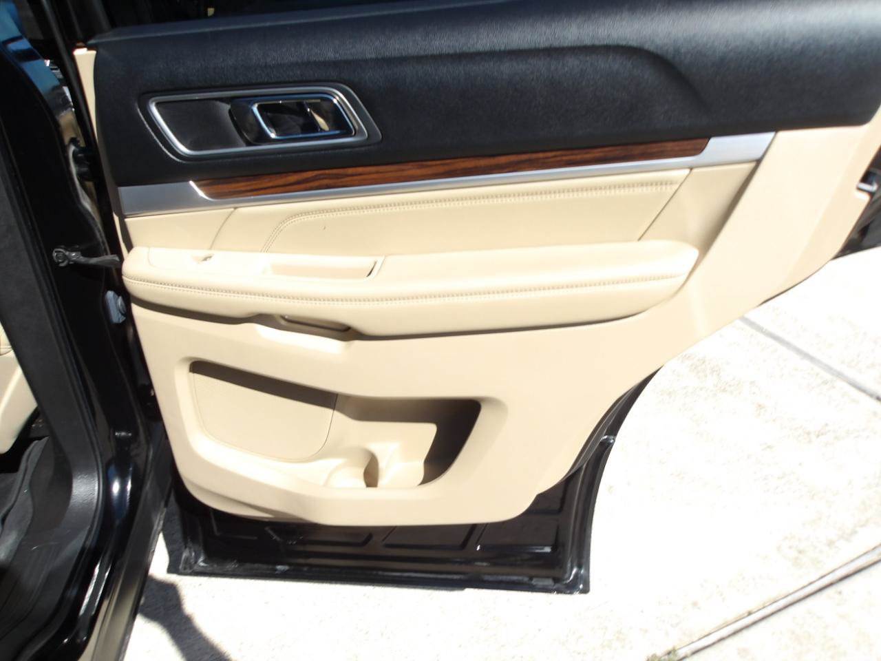 Used 2016 Ford Explorer Limited w/ Equipment Group 301A FWD image 7