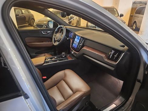 Certified 2023 Volvo XC60 B5 Plus w/ Climate Package image 11