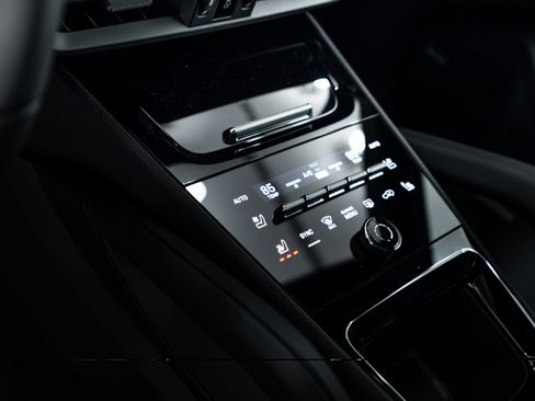 Certified 2026 Porsche Cayenne AWD/4WD image 15