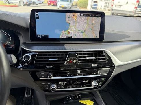 Used 2022 BMW M550i xDrive w/ Premium Package image 22