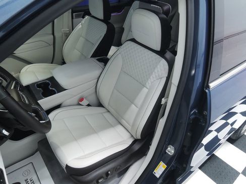 Used 2025 GMC Acadia Denali w/ Super Cruise Package FWD image 6