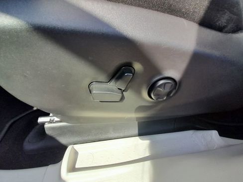 Used 2023 Chrysler Pacifica Limited FWD image 37