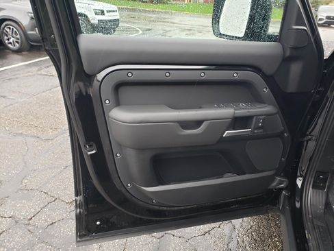 New 2026 Land Rover Defender 110 X-Dynamic SE image 10