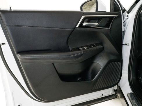 Used 2023 Mitsubishi Outlander SE image 7