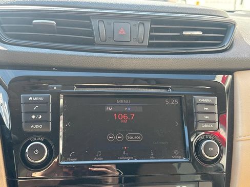 Used 2018 Nissan Rogue SV FWD image 13
