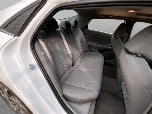 Used 2025 Hyundai Elantra SEL FWD image 20
