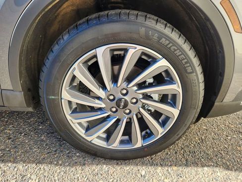 New 2025 Lincoln Corsair Reserve w/ Towing Package image 19