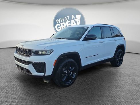 New 2026 Jeep Grand Cherokee Limited w/ Limited Altitude Package AWD/4WD image 8