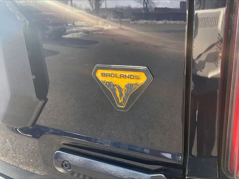 Used 2021 Ford Bronco Badlands image 10