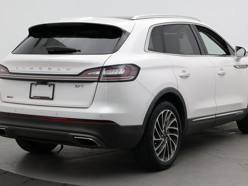 Used 2019 Lincoln Nautilus Reserve FWD image 10