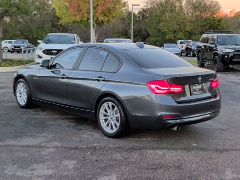 Used 2018 BMW 320i Sedan w/ Premium Package image 13