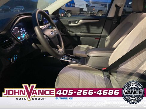 Used 2022 Ford Escape SE image 3