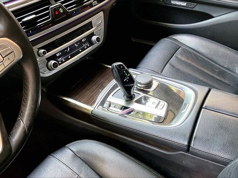 Used 2018 BMW 740i RWD image 16