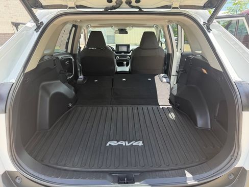 Certified 2021 Toyota RAV4 XLE w/ Convenience Package AWD/4WD image 30