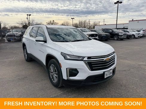 Used 2023 Chevrolet Traverse LT image 1