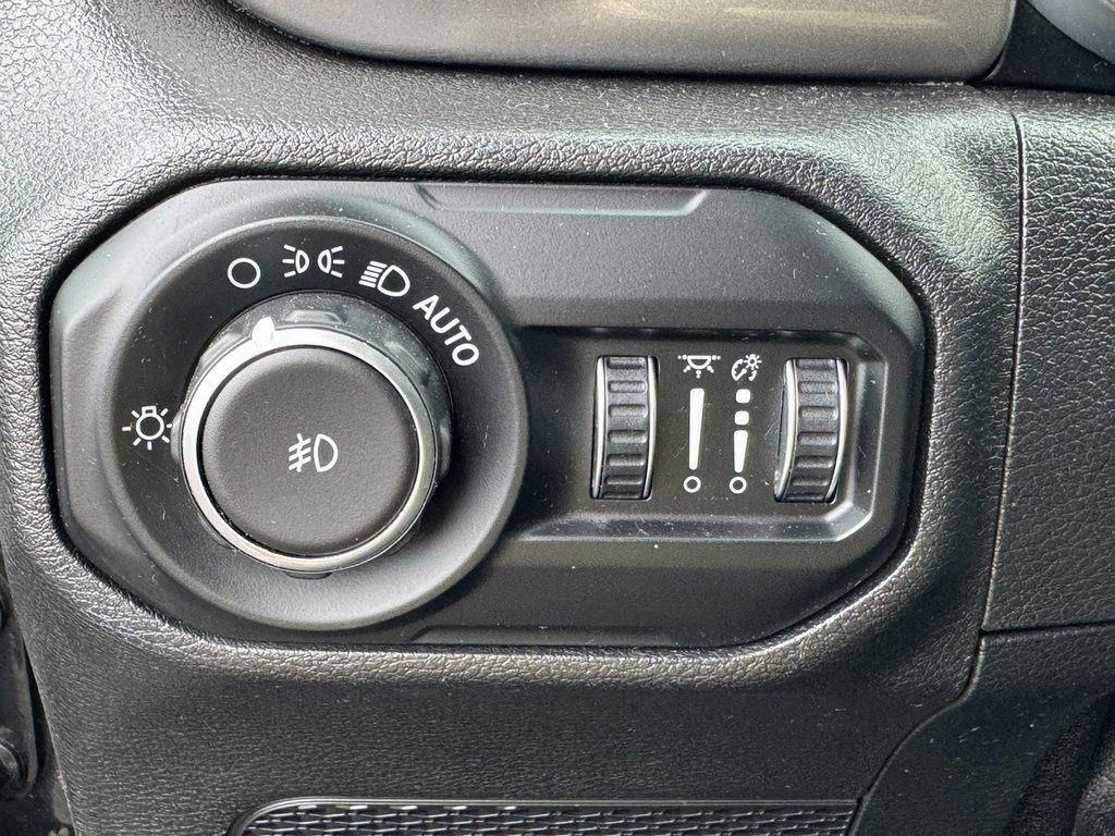 Used 2020 Jeep Wrangler Unlimited Sahara AWD/4WD image 40