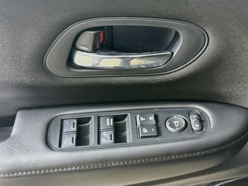 Used 2018 Honda HR-V LX image 20