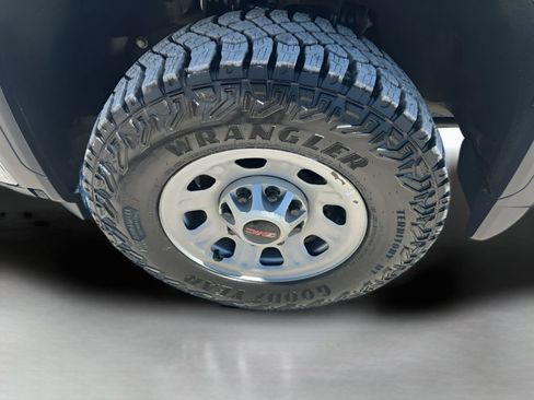 Used 2024 GMC Sierra 2500 Pro AWD/4WD image 19