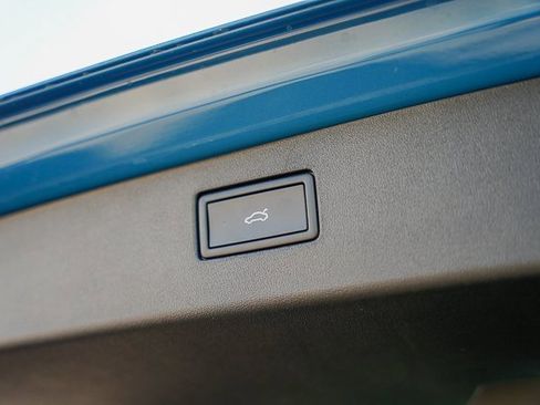 New 2025 Volkswagen Tiguan SE image 32