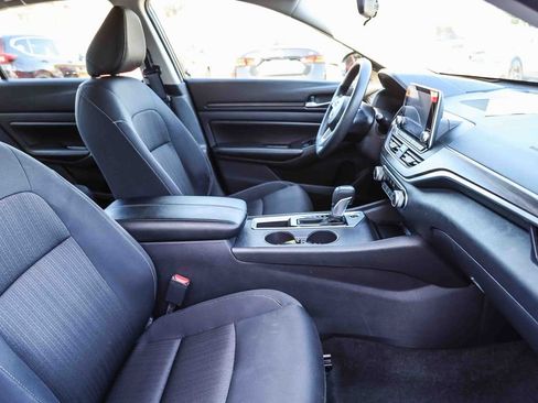 Used 2025 Nissan Altima 2.5 SV FWD image 17