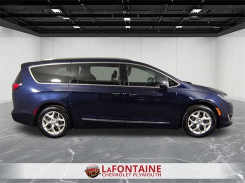 Used 2020 Chrysler Pacifica Limited image 9