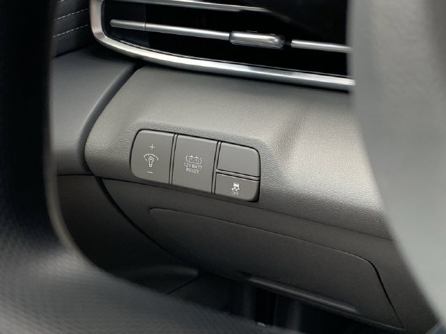 Used 2025 Hyundai Elantra SEL FWD image 15