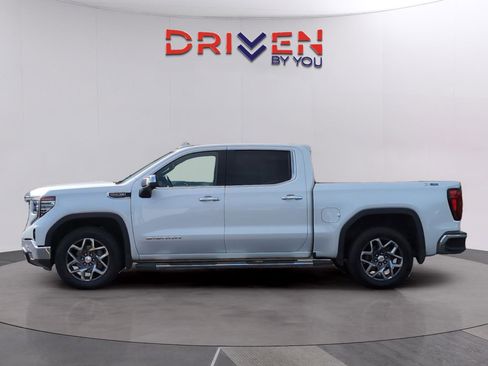 Used 2022 GMC Sierra 1500 SLT w/ SLT Premium Plus Package AWD/4WD image 2