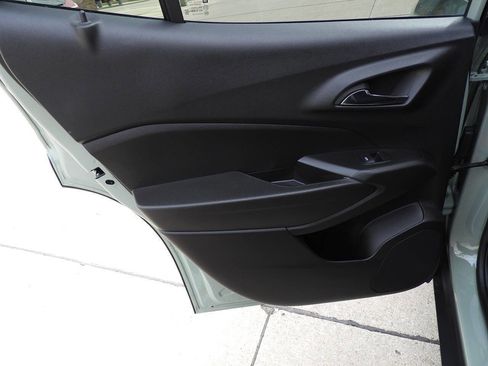 Used 2025 Chevrolet Trax ACTIV w/ Sunroof Package image 27