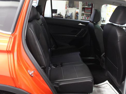 Used 2018 Volkswagen Tiguan SE w/ Panoramic Sunroof Package image 26