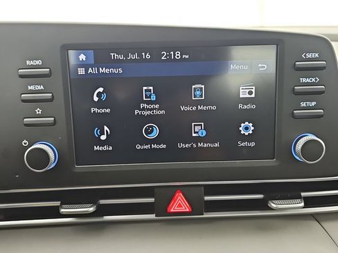 Used 2024 Hyundai Elantra SE FWD image 25