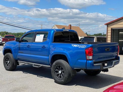 Used 2017 Toyota Tacoma TRD Sport w/ Tow Package (A/T) AWD/4WD image 4