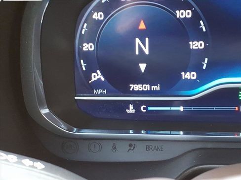 Used 2022 Chevrolet Suburban LT image 31