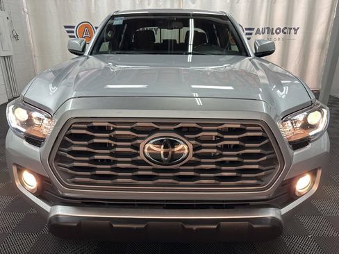 Used 2022 Toyota Tacoma TRD Off-Road w/ Technology Package AWD/4WD image 4