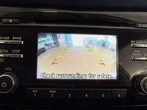 Used 2017 Nissan Rogue SV FWD image 14