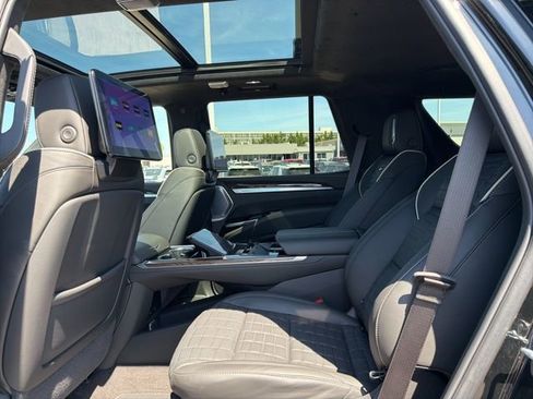 Used 2025 Cadillac Escalade Sport Platinum image 10