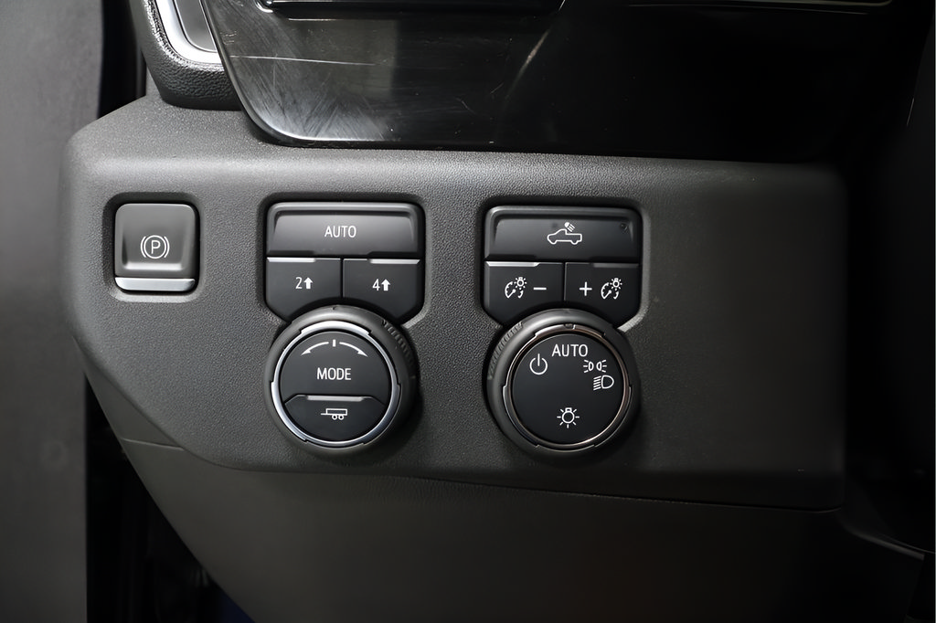 Used 2023 Chevrolet Silverado 1500 LT AWD/4WD image 18