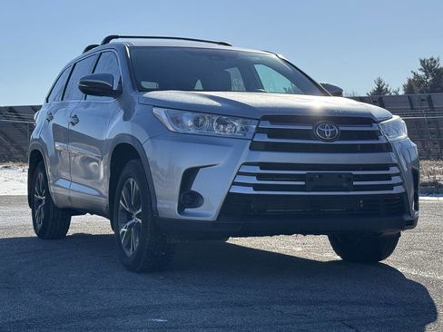 Used 2019 Toyota Highlander AWD V6 image 7