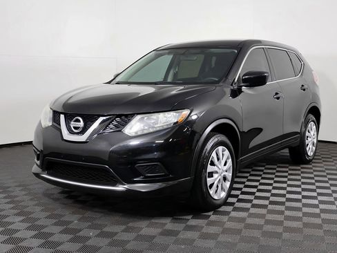 Used 2016 Nissan Rogue S image 2