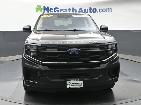 Used 2025 Ford Expedition Max Active AWD/4WD image 5