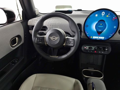 Used 2025 MINI Cooper 2-Door Hardtop FWD image 14