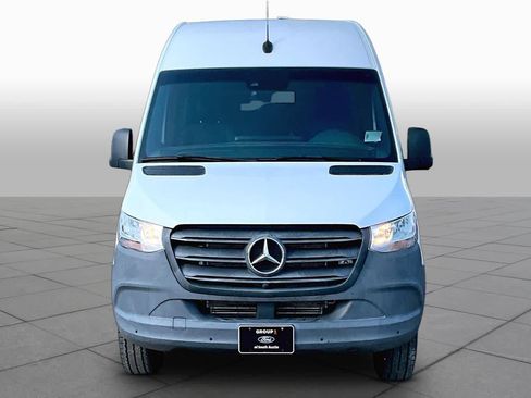 Used 2022 Mercedes-Benz Sprinter 3500 image 3