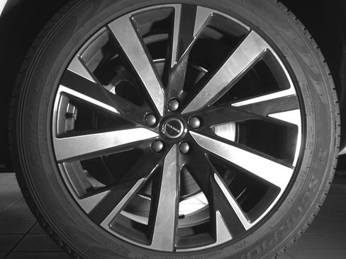 Certified 2026 Volvo XC90 B6 Core AWD/4WD image 25